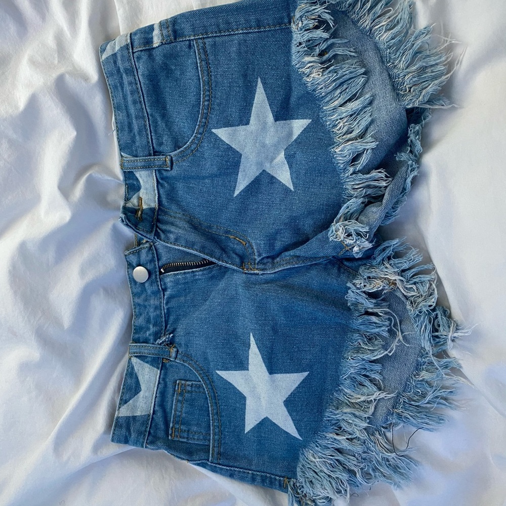 Star print denim shorts